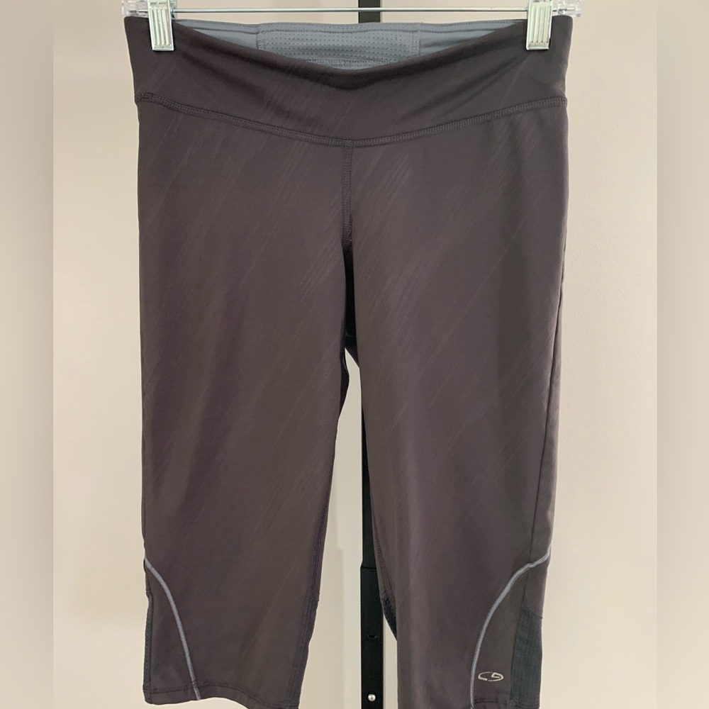 Sleek Gray Capri Leggings